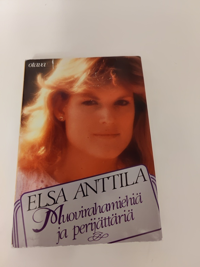 Elsa Anttila; Muovirahamiehiä ja perijättäriä