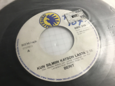 Berit Kun silmiin katson lasta single 1990