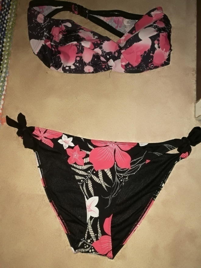 Actuell-Uima bikinit 42/44 L/XL yläosa kukikas 1 kpl