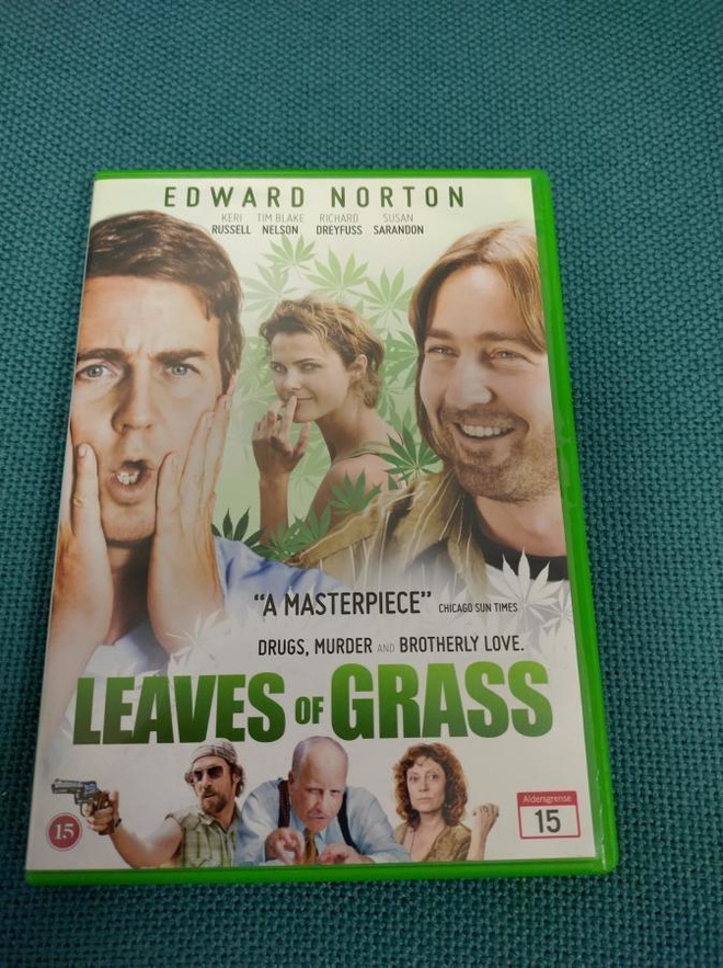 LEAVES OF GRASS (Edward Norton)***