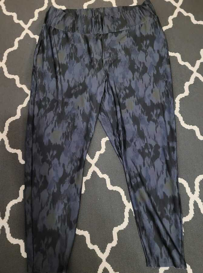 teknistä kangasta legginssit 50-52 (Zizzi L)
