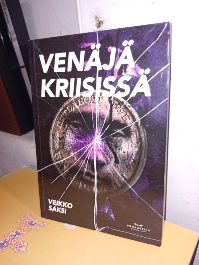 Veikko Saksi : Venäjä kriisissä ( SIS POSTIKULU  )
