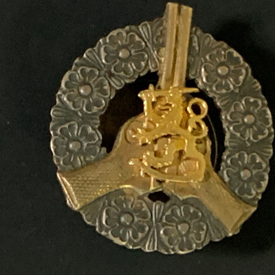 Pistooli Ampumamerkki ,hopeaa.