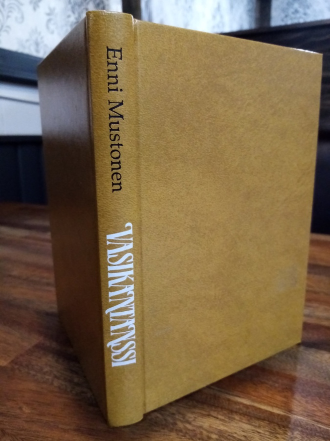 Enni Mustonen : Vasikantanssi  (1 p. 1989) Sis.postikulut