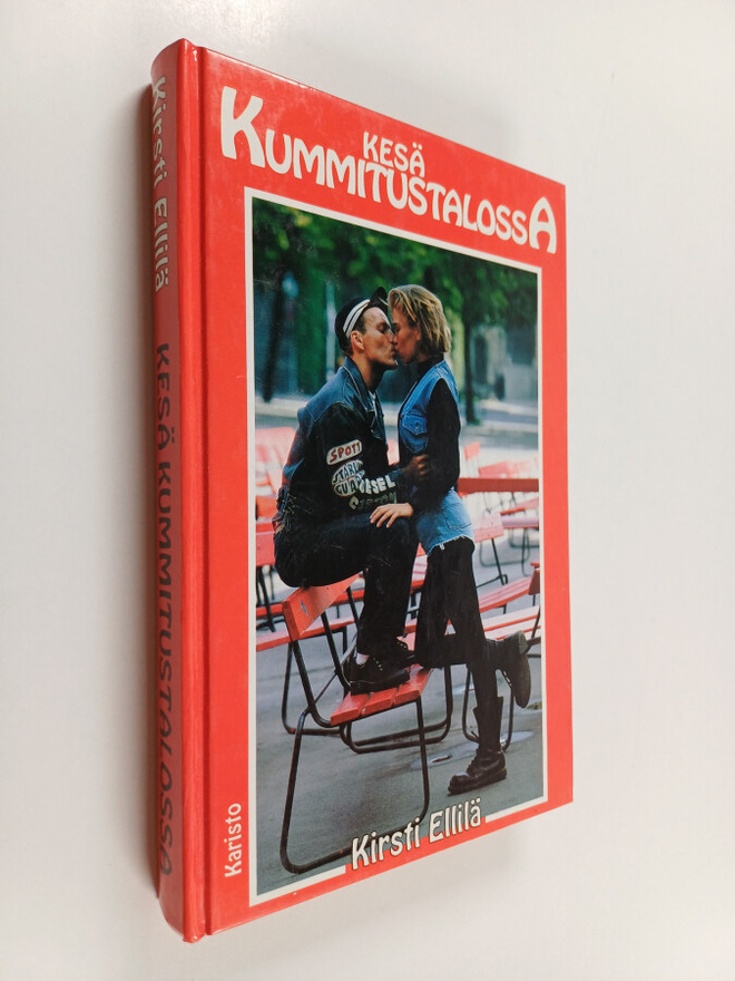 Kirsti Ellilä : Kesä kummitustalossa