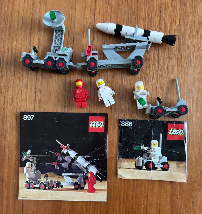 Lego 897 Mobile Rocket Launcher ja 886 Space Buggy