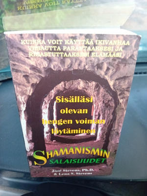 Jose Stevens : Shamanismin salaisuudet ( SIS POSTIKULU )