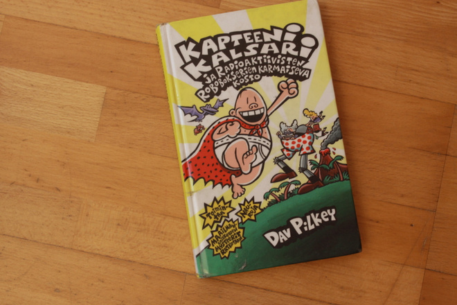 Dav Pilkey Kapteeni Kalsari ja radioaktiivisten roboboks H2