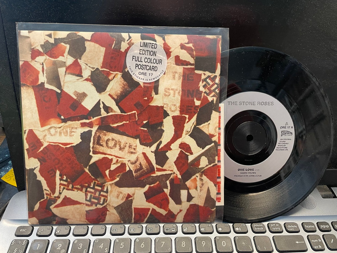 THE STONE ROSES - One Love 7” single + postcard (UK orig)