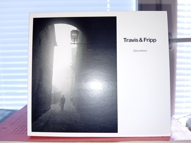 CD + DVD Travis & Fripp  : Discretion ( SIS POSTIKULU  )