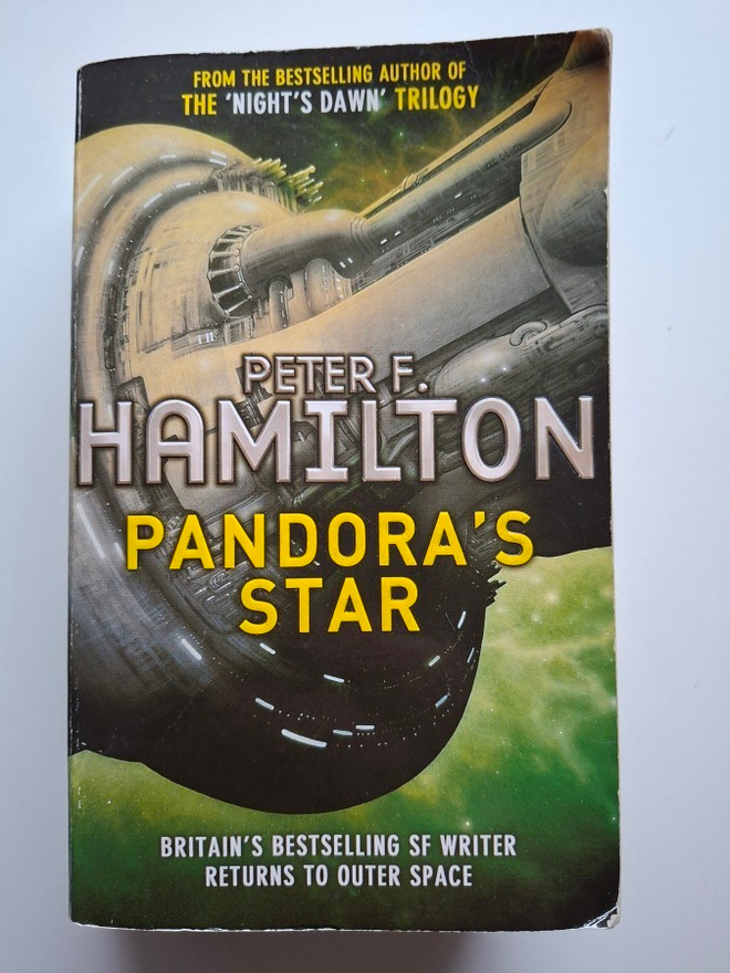 Hamilton, Peter F.: Commonwealth saga 1: Pandora's Star