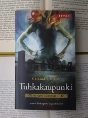 Cassandra Clare - Tuhkakaupunki (pokkari)