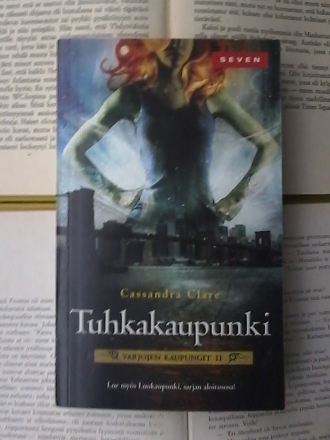 Cassandra Clare - Tuhkakaupunki (pokkari)