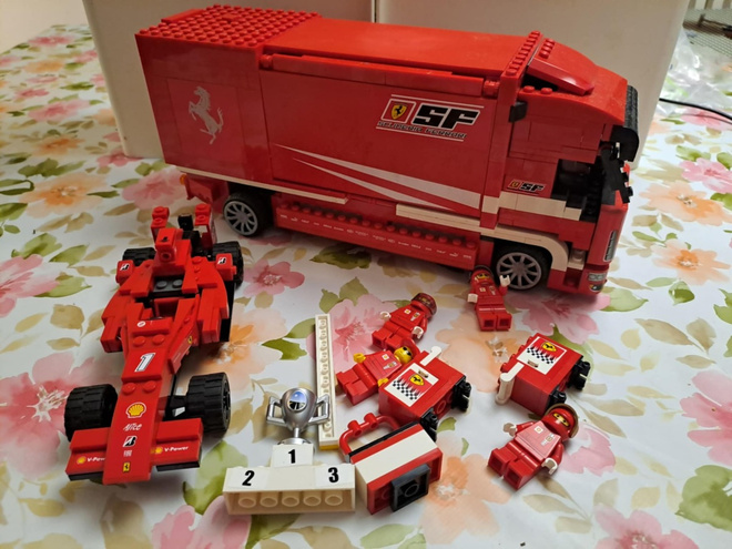 LEGO 8185 Ferrari Truck