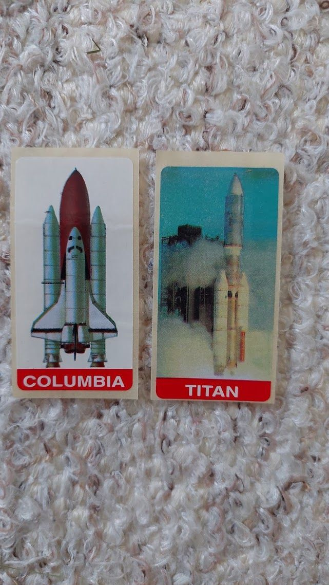 Avaruusaiheista tarroja 2 kpl Titan ja Columbia