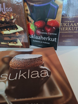 Suklaakirjoja 4 kpl