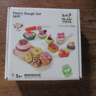 Plan Toys puinen leivontaleikkisetti. - pikkukuva 1