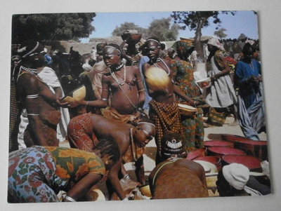 Kamerun, Mokolo, kalebassien myyjiä, p. 1977 -> Suomeen