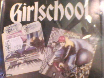 GIRLSCHOOL CD: SSÄ KOLMEN JÄSENEN NIMIKIRJOITUKSILLA