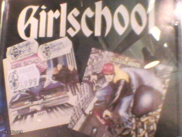GIRLSCHOOL CD: SSÄ KOLMEN JÄSENEN NIMIKIRJOITUKSILLA