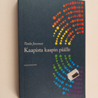 Tuula Juvonen : Kaapista kaapin päälle - pikkukuva 1