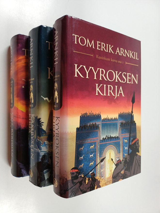Tom Erik Arnkil : Kuninkaan korva 1-3 : Kyyroksen kirja ;...