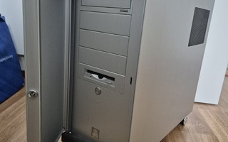 Lian Li PC-V1100 plus II ATX-kotelo