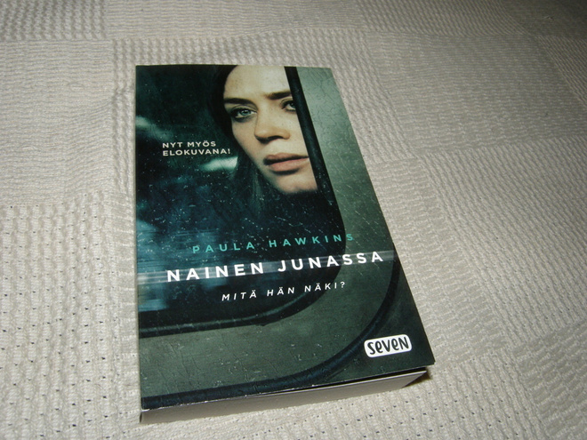 Paula Hawkins Nainen junassa    -pok