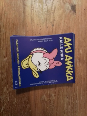 Porin Oluen etikettejä