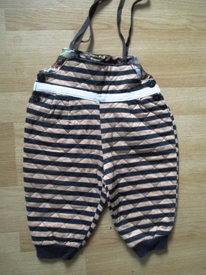 Vanuhousut. 1,50€ kpl