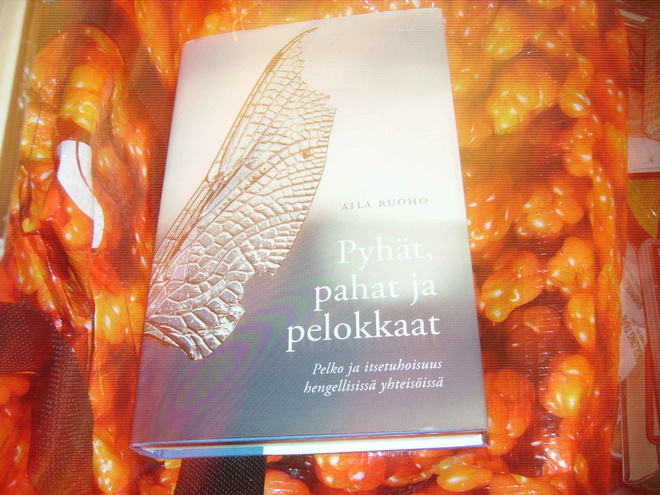 Ruoho :: Pyhät , pahat ja pelokkaat ( 1 p. 2017 ) sis. pk