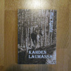 KAHDEN LAUMASSA Mia Kytölä * hevonen hevoset laumaeläin opas - pikkukuva 1