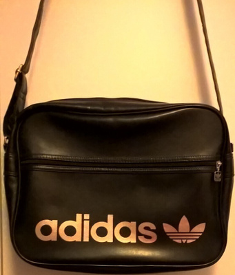 ADIDAS Classic Airline Messenger Shoulder Bag *Musta/Kulta*