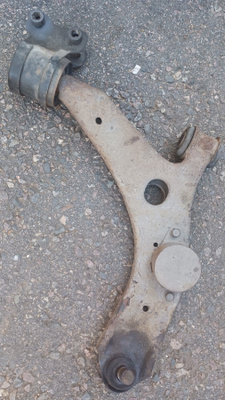 Mazda 3 ehjä etu tukivarsi