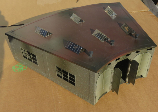 Märklin peltinen veturitalli