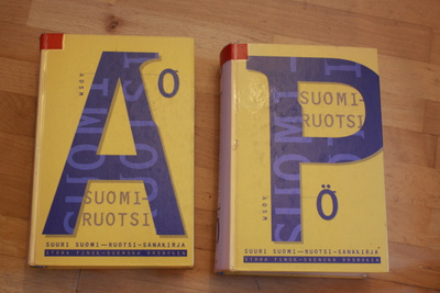 Suuri Suomi Ruotsi sanakirja (2 kirjaa)