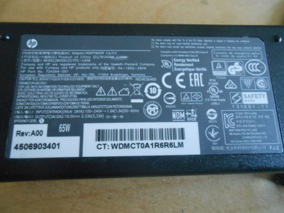 HP ja Compaq adapter, laturi, TPC-LA58.