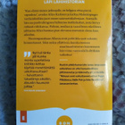 SATAVUOTIAS JOKA KARKASI IKKUNASTA JA KATOSI - KIRJA - pikkukuva 3