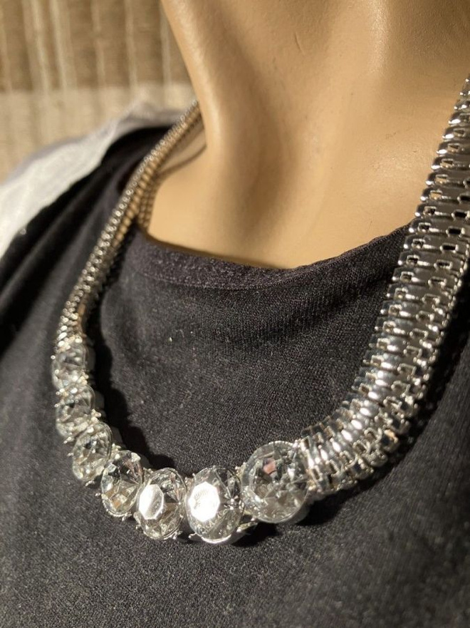 Hopean Värinen Tyylikäs Crystal . Kaulakoru