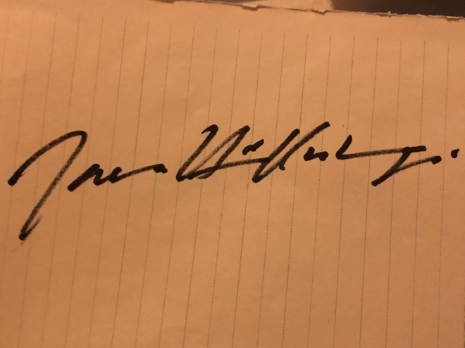 Jarno Hilloskorpi nimikirjoitus paperilla