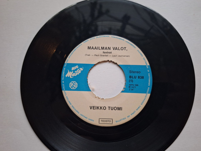 VEIKKO TUOMI Sinkku MAAILMAN VALOT (  BLU 838 )