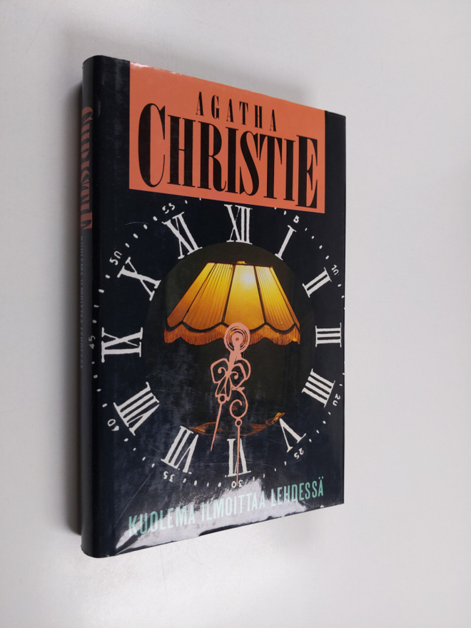Agatha Christie : Kuolema ilmoittaa lehdessä