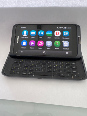 Nokia E7