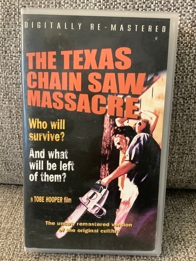 THE TEXAS CHAIN SAW MASSACRE  (VHS)
