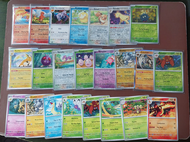 Pokemon kortteja (Scarlet & Violet 151)