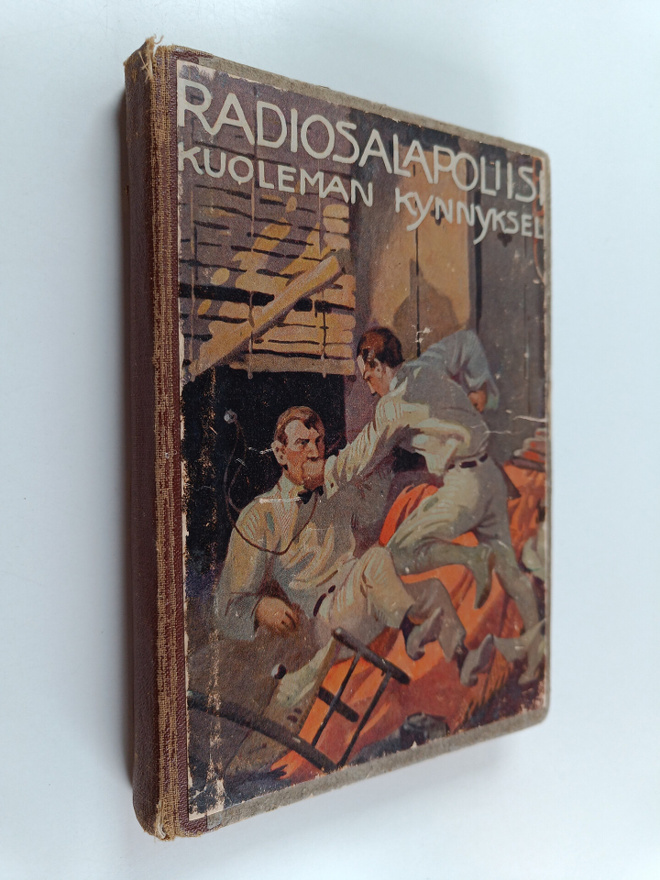 A. Hyatt Verrill : Radiosalapoliisit kuoleman kynnyksellä
