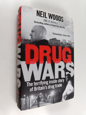 Neil Woods ym. : Drug Wars - The terrifying inside story ...