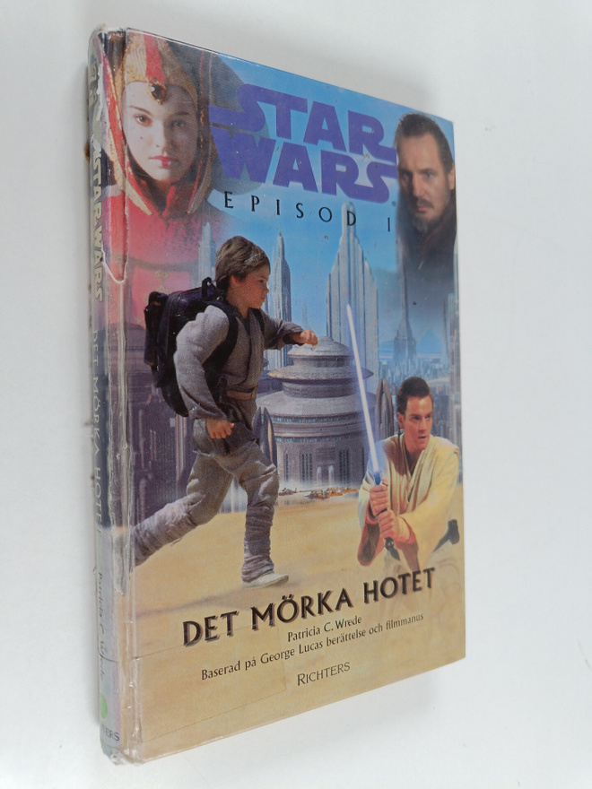Patricia C. Wrede : Det mörka hotet