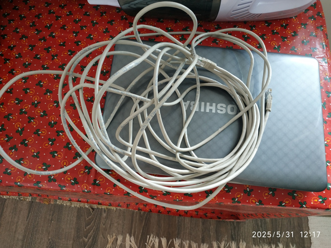 10 metriä pitkä Ethernet johto hyvässä kunnossa