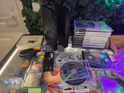 PlayStation 2 (PS2) Slim Bundle – 2 konsolia + 13 peliä